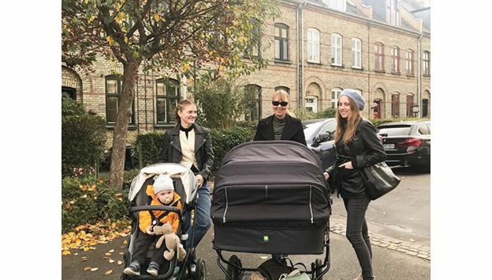 Bred last: Familien på seks får mye hjelp og støtte fra familien. Her har Maria besøk av moren og en av søstrene sine.