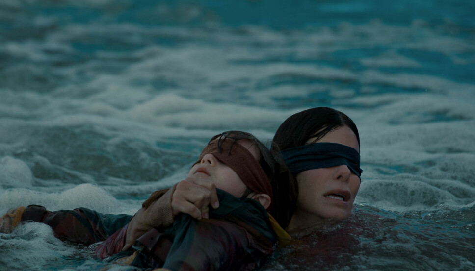 NERVEPIRRENDE: Sandra Bullock gir alt når hun skal redde to barn i filmen «Bird Box».