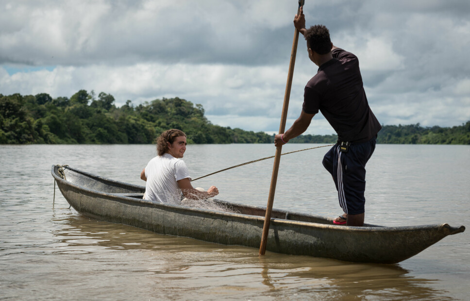 PÅ FISKETUR: Nilson lærer
Marlon å fiske i Colombia.