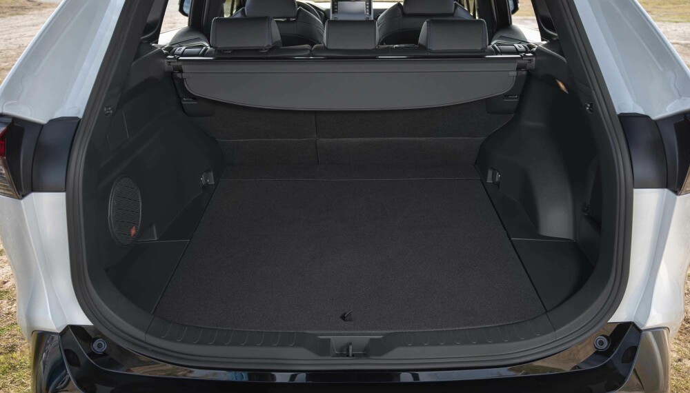 BAGASJEROM: Toyota RAV4 har omtrent samme ytre mål som forgjengeren, men bagasjerommet er blitt litt større.