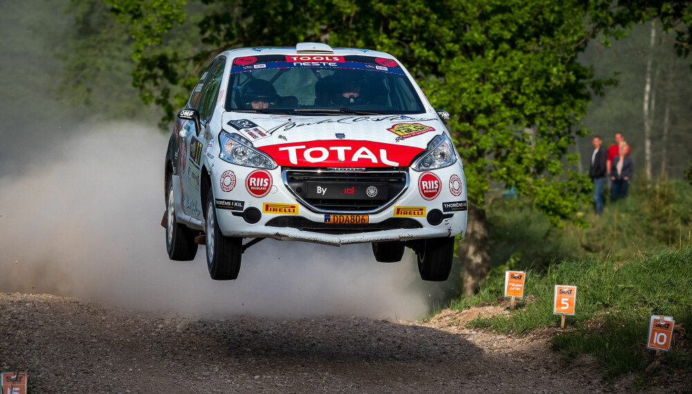 Oliver Solberg kjører det latviske mesterskapet i rally.