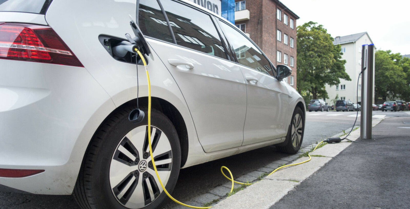 <b>KREVER REN STRØM:</b> Uten ren strøm tar det 8,5 år før miljøregnskapet til en elbil i Golf-klassen slår miljøregnskapet til en bensinbil.