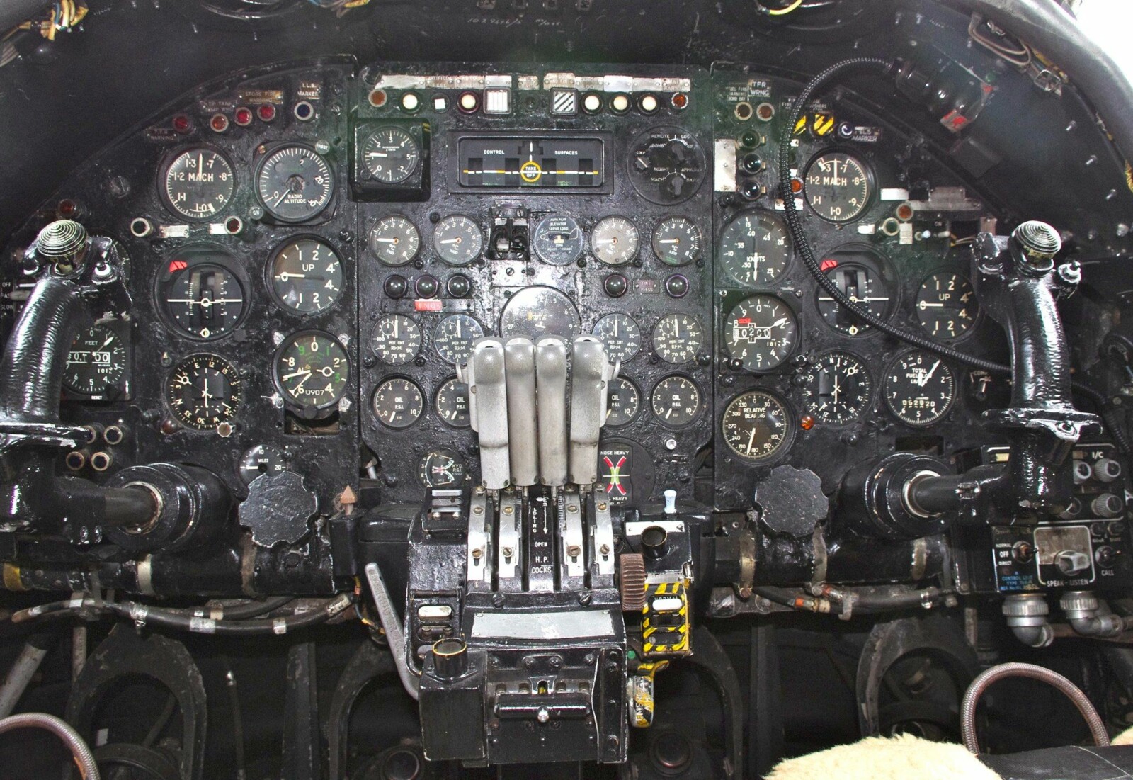 <b>TRANG:</b> Cockpiten i Avro Vulcan var ikke et komfortabelt sted å oppholde seg i 16 timer.