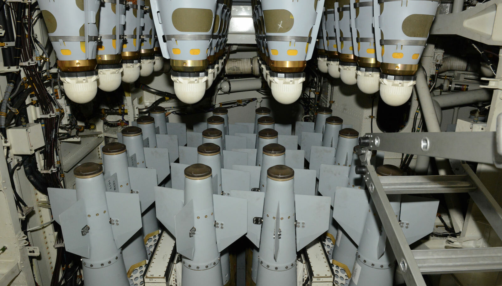 <b>BOMBELAST:</b> Det er plass til 80 konvensjonelle 500-punds bomber i lasterommet. Alternativt kan B-2 frakte med seg 16 atombomber hvor som helst i verden. 