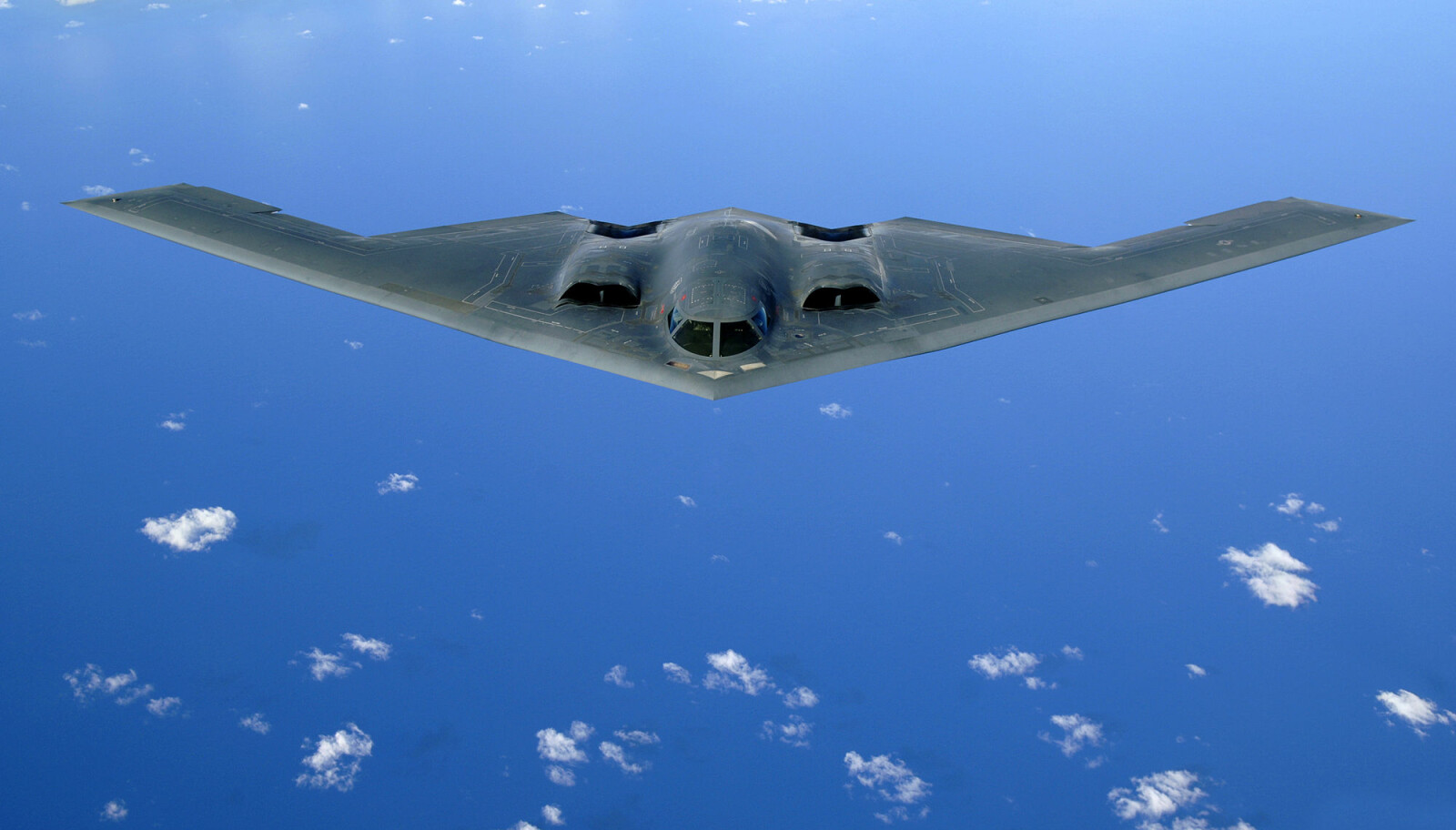 <b>UNDERVEIS: En B-2 Spirit på vei over Stillehavet, på den 12 000 km lange turen fra hjemmebasen i Missouri til Guam</b>