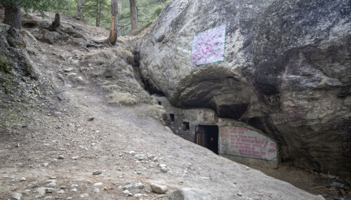 <b>I</b> Gangotri i Indisk Himalaya, lever to huleboere. Den ene har levd her i ti år, den andre i syv år.