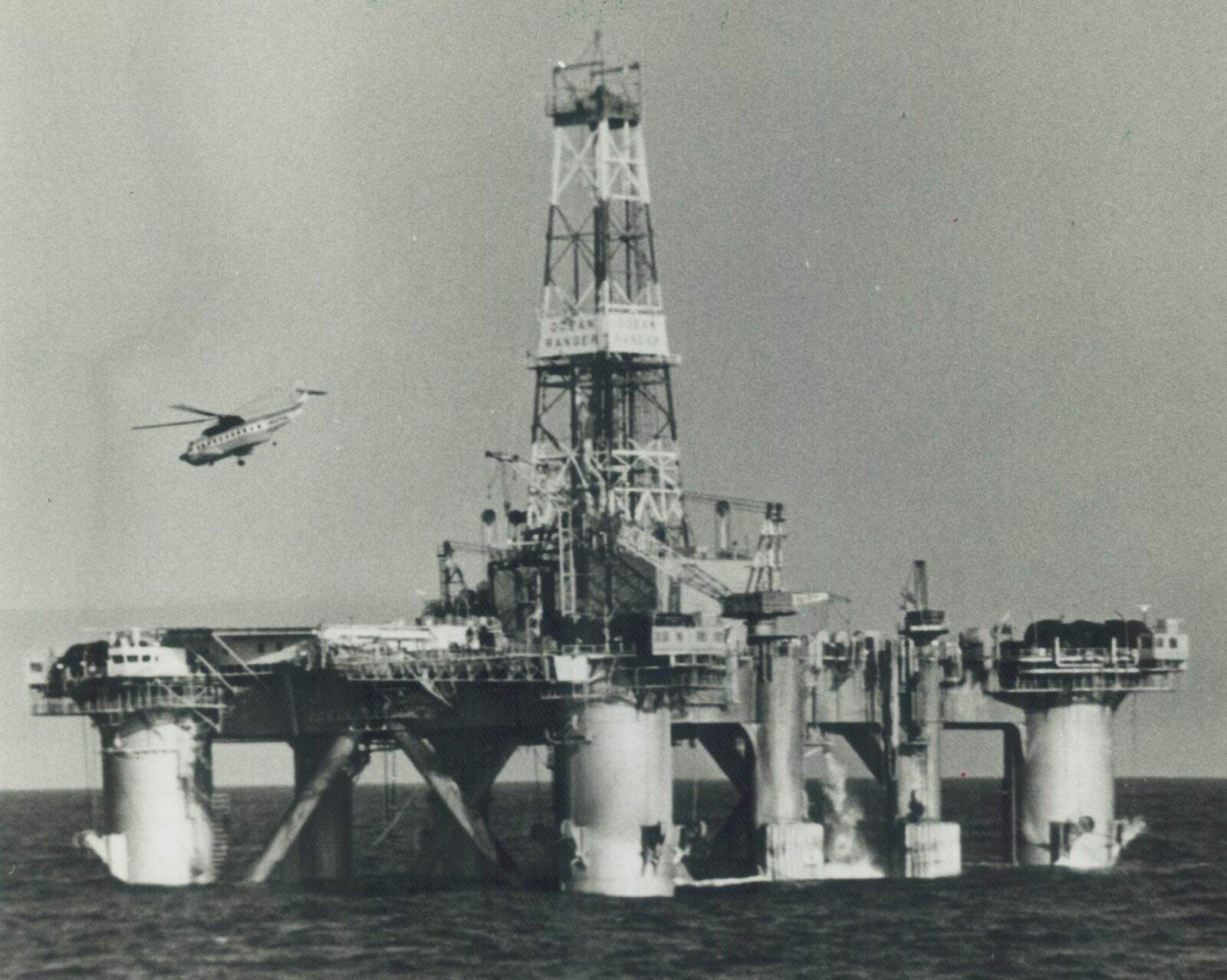 <b>STØRST I VERDEN:</b> Ocean Ranger var verdens største oljeplattform, ansett som teknisk uovertruffen – og usenkbar. Men det var bare til mannskapet ikke gjorde jobben som de skulle. Foto: Boris Spremo/Toronto Star/Getty Images