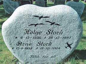 <b>T-BIRD: </b>På Arne Storlis gravstein er det inngravert profilen av en T-33 T-Bird.