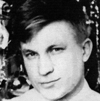 <b>MØNSTERKOMMUNIST:</b> Viktor Belenko som ung. Han gjorde lynkarriere i det sovjetiske flyvåpenet men innså at systemet han skulle forsvare var råttent.