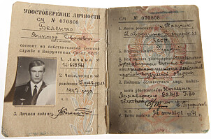 <b>ELITEPILOT:</b> Det militære ID-kortet til løytnant Belenko. Foto: Wikipedia