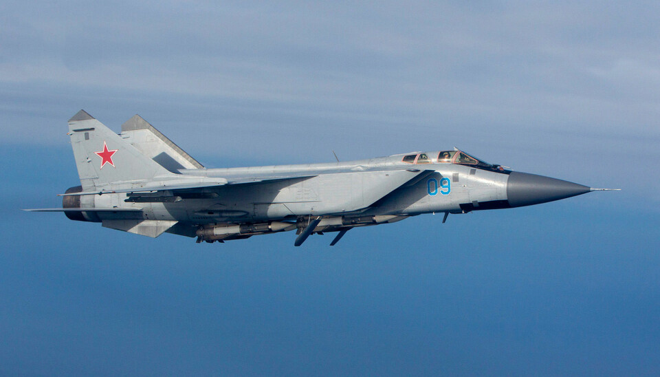 FRYKTINNGYTENDE: En MiG-31 Foxhound fotografert av en norsk Orion utenfor Kola nylig. MiG-31 er den viderutviklede utgaven av MiG-25 som flyr fortsatt. Begge flyene er nesten identiske på utsiden.