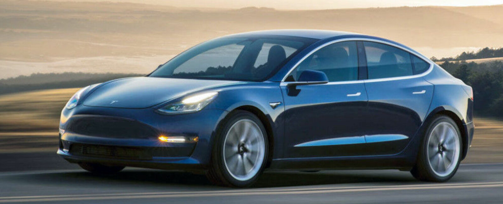 <b>BEGEISTRER:</b> Tesla Model 3 har begeistrede eiere i følge en ny undersøkelse.