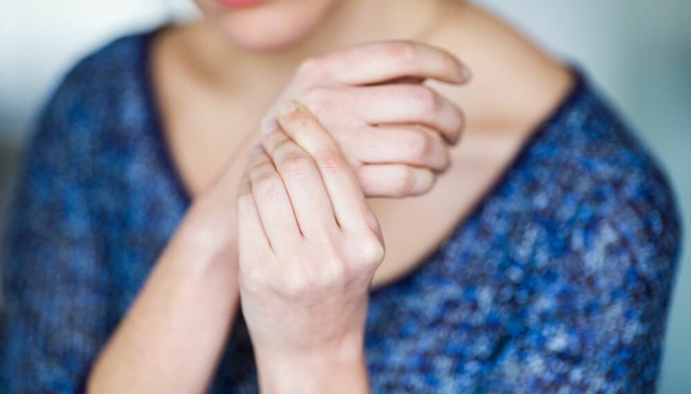 SMERTER I FINGERLEDD: Mange får artose i hender og fingerledd. SMERTER I FINGERLEDD: Mange får artose i hender og fingerledd.