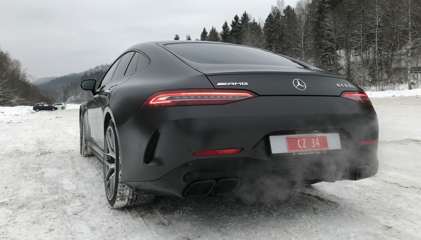 AMG: De største enderørene som vi har sett på en Mercedes. Modellen vi prøvekjørte har en elektronisk styrt AMG-sportsdifferensial på bakakselen og alle de 639 hestene kan sendes bakover.