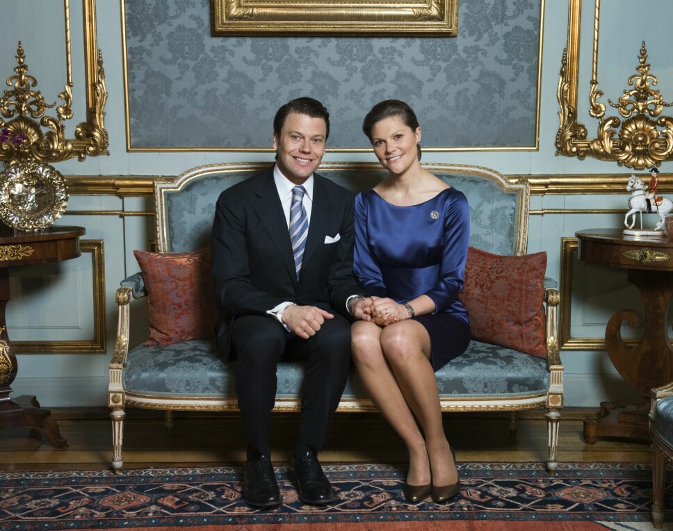 STRÅLTE: På de offisielle forlovelsesbildene tatt på Stockholms slott 24. februar 2009 er det ingen tvil om at Daniel og Victoria er stormforelsket i hverandre.