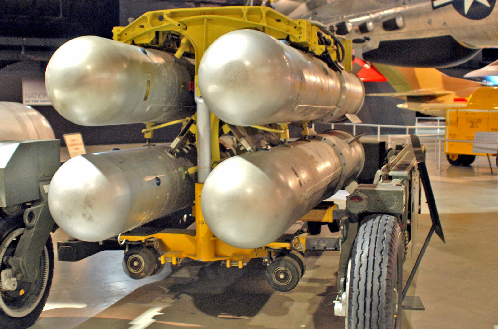 <b>BOMBELASTEN: </b>Fire MK 28 hydrogenbomber er utstilt på det amerikanske luftforsvarsmuseet. Det er den samme bombelasten som var med «Hobo» den skjebnesvangre januardagen for 50 år siden.