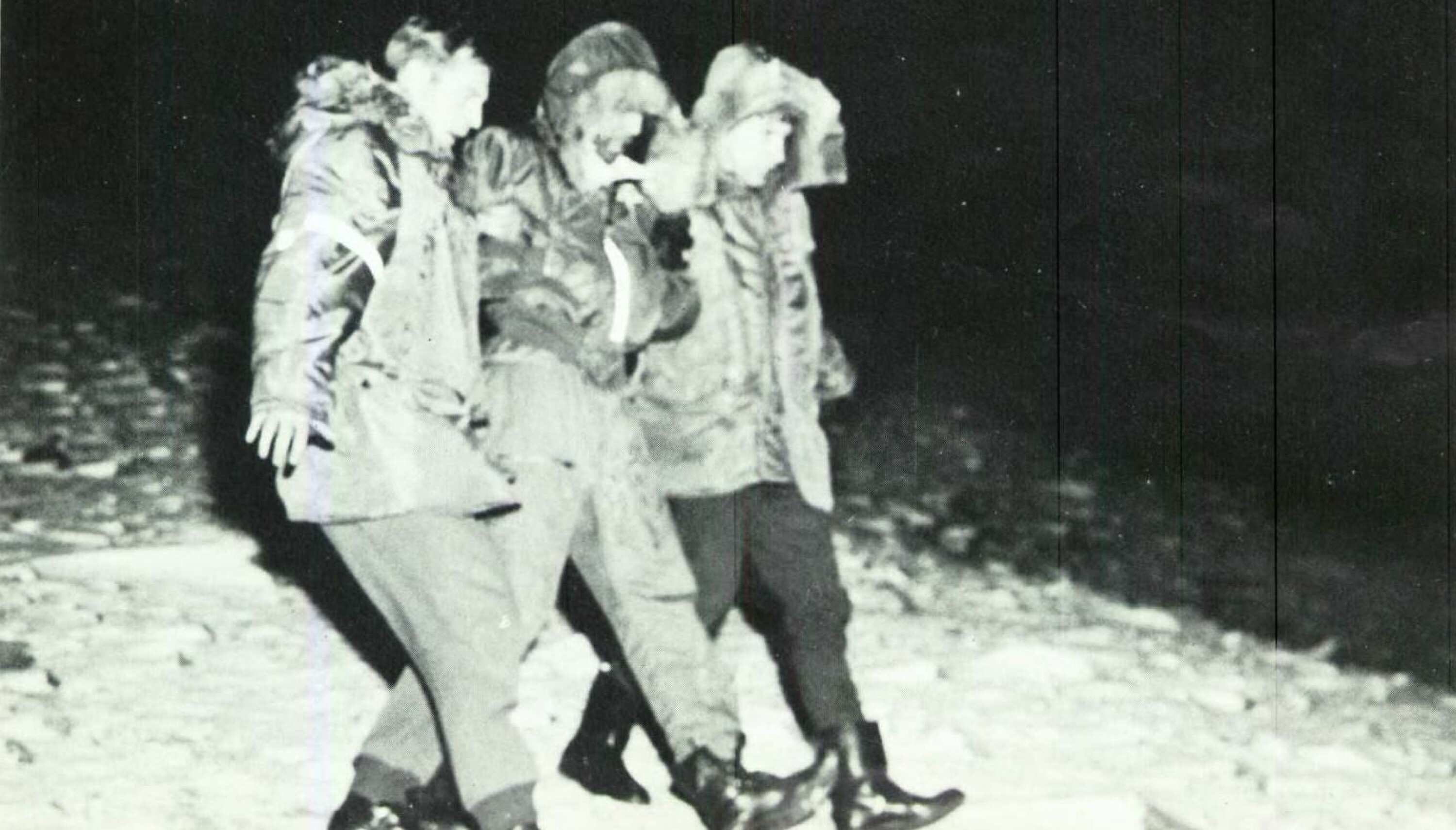 REDDET: Haleskytteren, sersjant Calvin Snapp (i midten), var en av de seks som reddet seg ved å skyte seg ut.