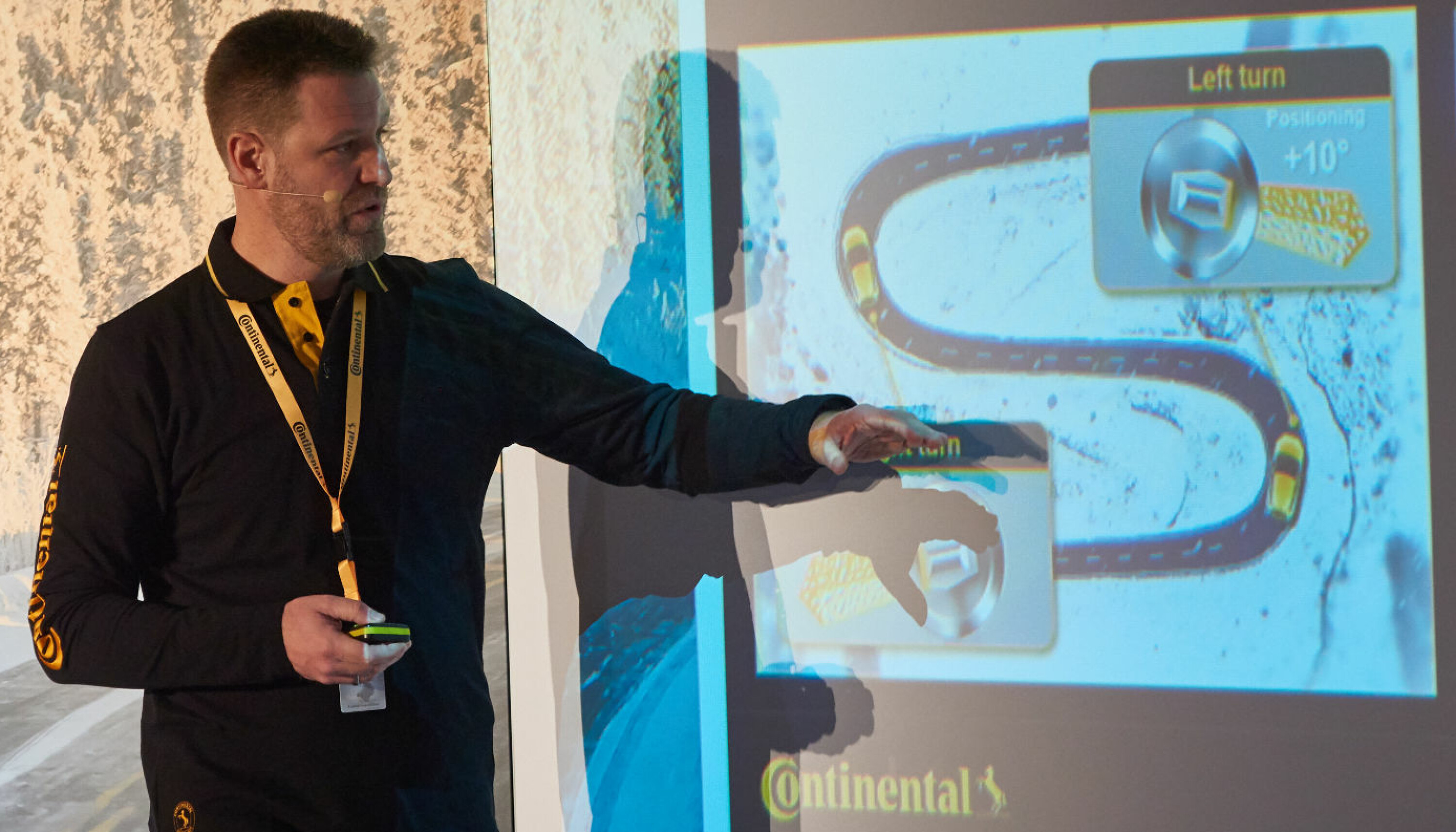 BEDRE PIGGDEKK MED NY PIGG: Marco Gellings har ansvaret for det nye piggdekket med 'FlexStud'.