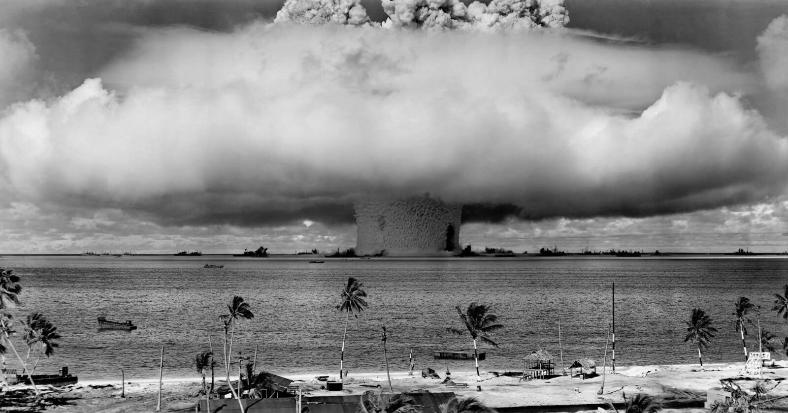 <b>UNDERVANNSPRENGNING:</b> Atomprøvesprengningen USA foretok på Bikini-atollen i Stillehavet i 1946 viser hvordan en undervannseksplosjon arter seg. Status-6-torpedoen har en ladning som er 4600 ganger større enn den på bildet.