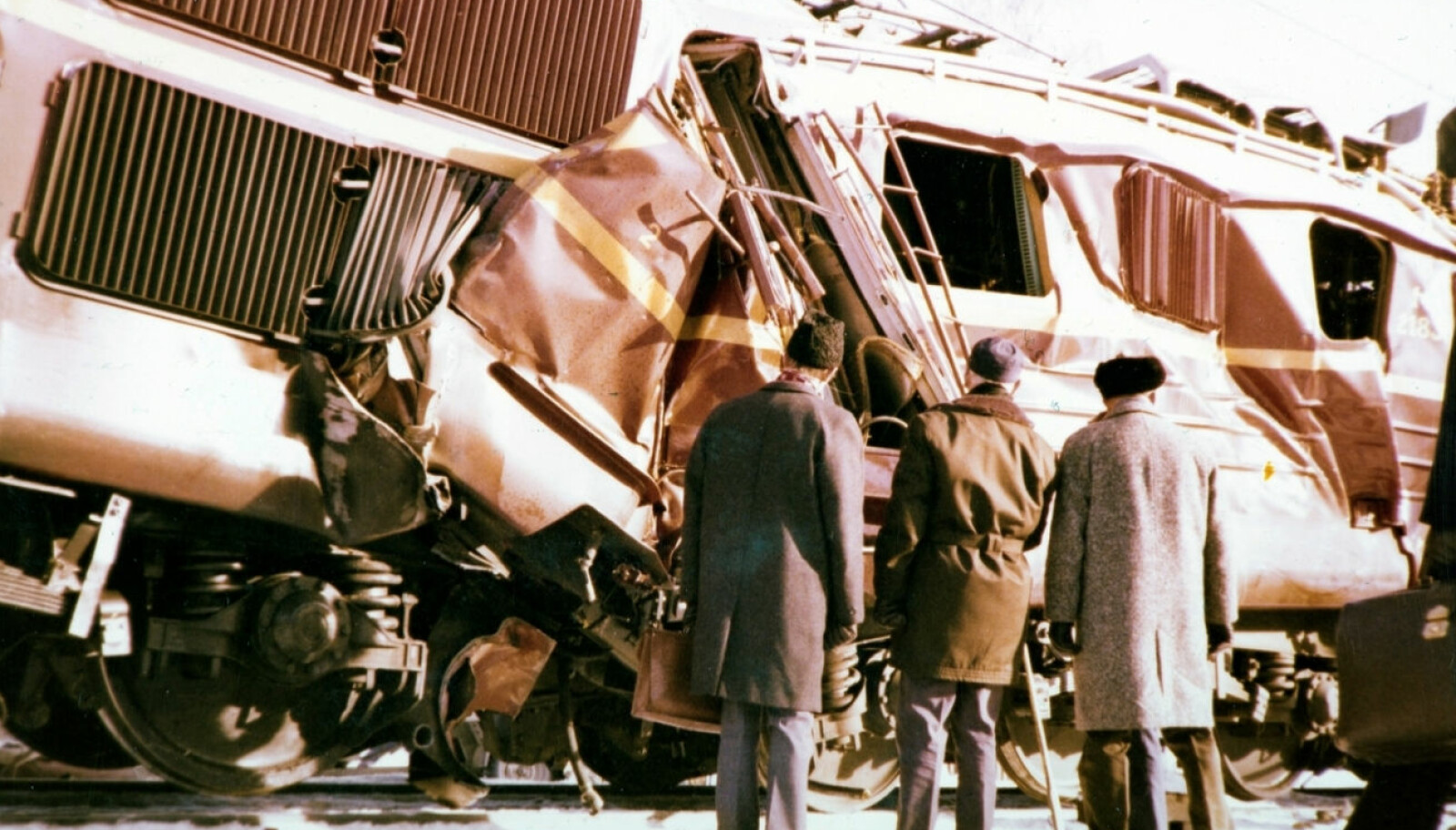 <b>FEBRUAR 1975:</b> Tretten-ulykken skjedde da et hurtigtog fra Oslo og Dovreekspressen fra Trondheim kolliderte like nord for Tretten stasjon i Øyer kommune i Oppland. Foto: Finn Nøyseth/Norsk Jernbanemuseum