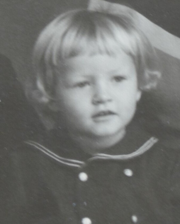 <b>HJEMME: </b>Knut Stampa som treåring, på besøk i Norge, før tragedien rammet familien og pionerlivet tok slutt. Foto: Utsnitt, privat