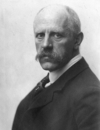 <b>LURT:</b> Fridtjof Nansen ble stadig mer frustrert over nedslaktingen i Europa. Han hadde tro på det som viste seg å være en dekkoperasjon for spionasje.