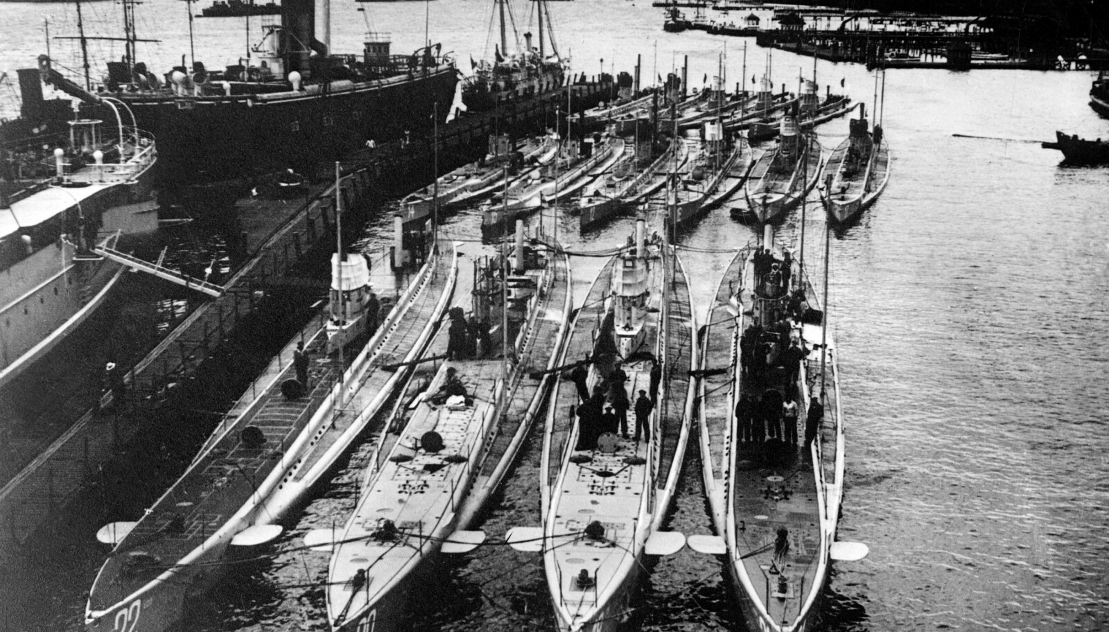 <b>INFO FRA NORGE: </b>Ubåter til kai i Kiel. De baserte mye av sin aktivitet på informasjon fra spionene i nøytrale land, deriblant Norge. Foto: Library of Congres