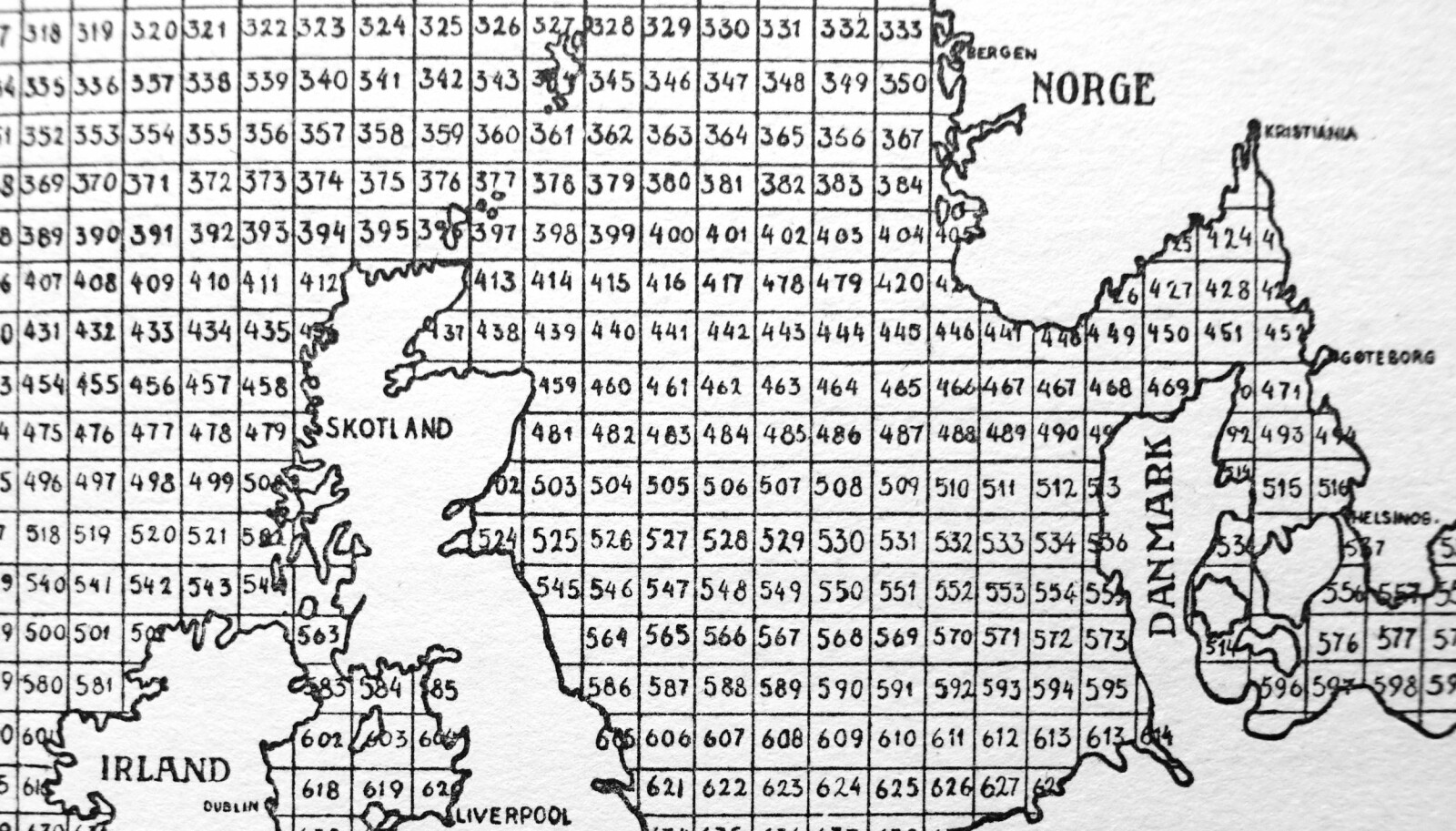 <b>S</b>pionenes kodekart. Med stedsangivelser til sjøs oppgitt i tallkoder. Det gjorde det lettere for ubåtene å senke skipene.