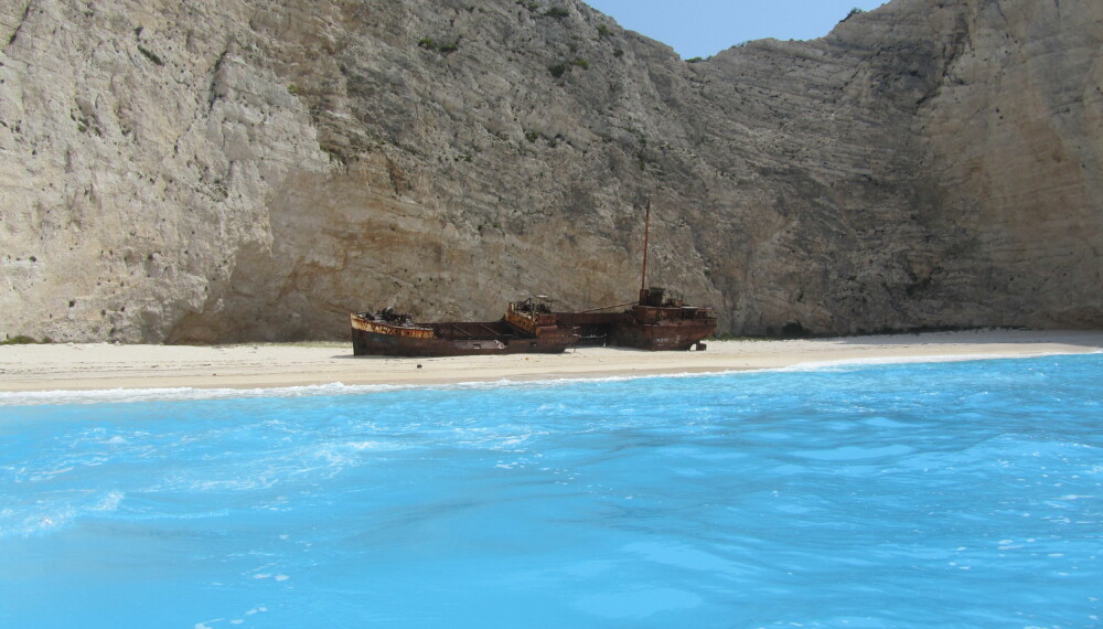 <b>SMUGGLERS WRECK:</b> Vraket av smuglerskipet «Panagiotis» ligger fantastisk til, og kan kun nås med båt. Foto: Wikipedia