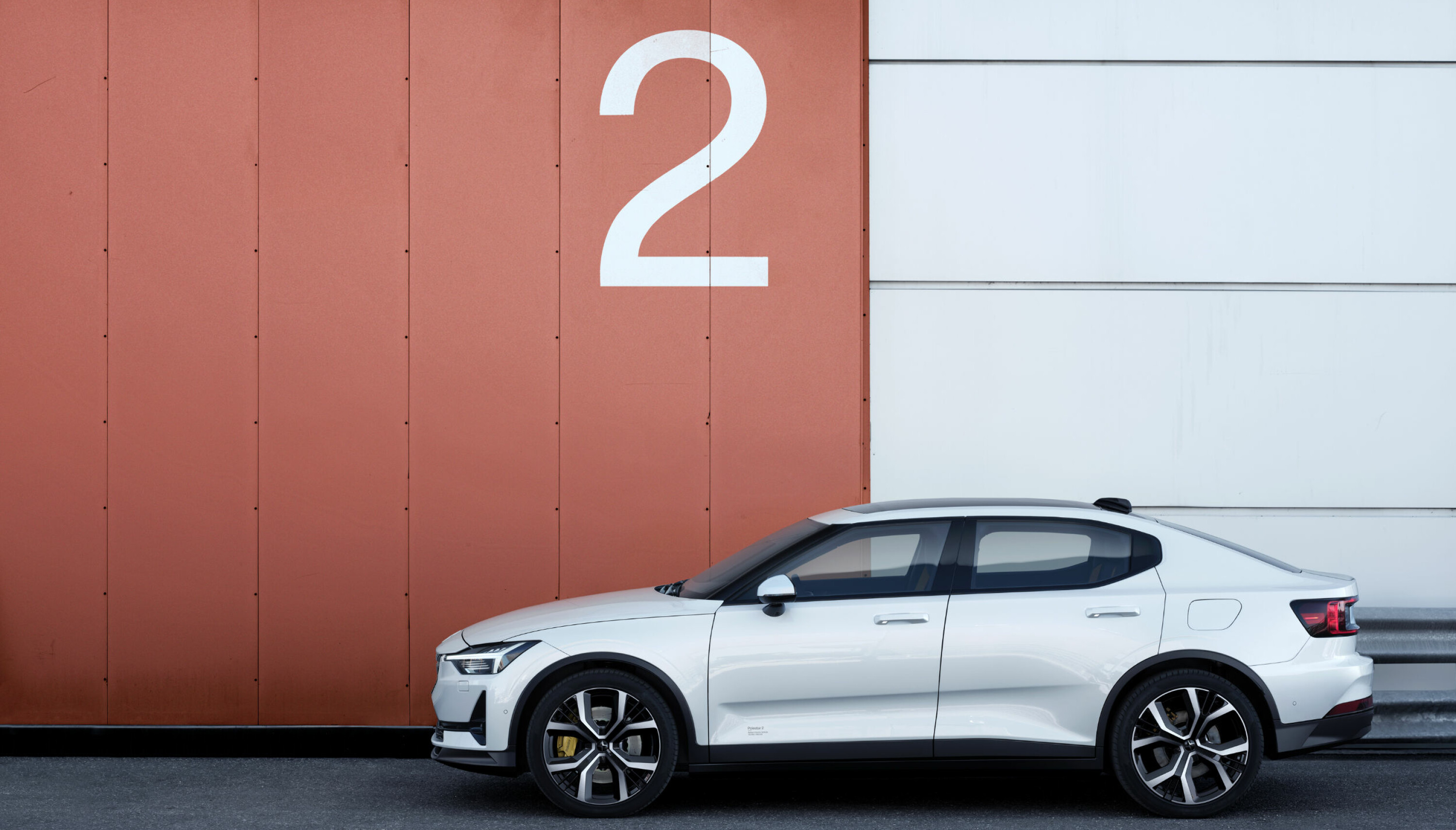 LEKRE LINJER: Polestar 2 oser av kvalitet.