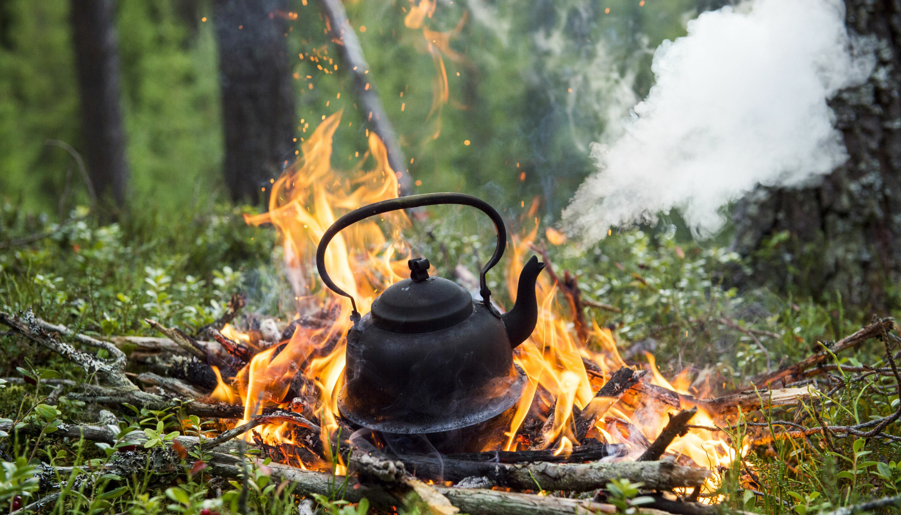 OM LITT ER KAFFEN KLAR: Mange villmarkinger er skjønt enige om at svartkjelen må med på tur!