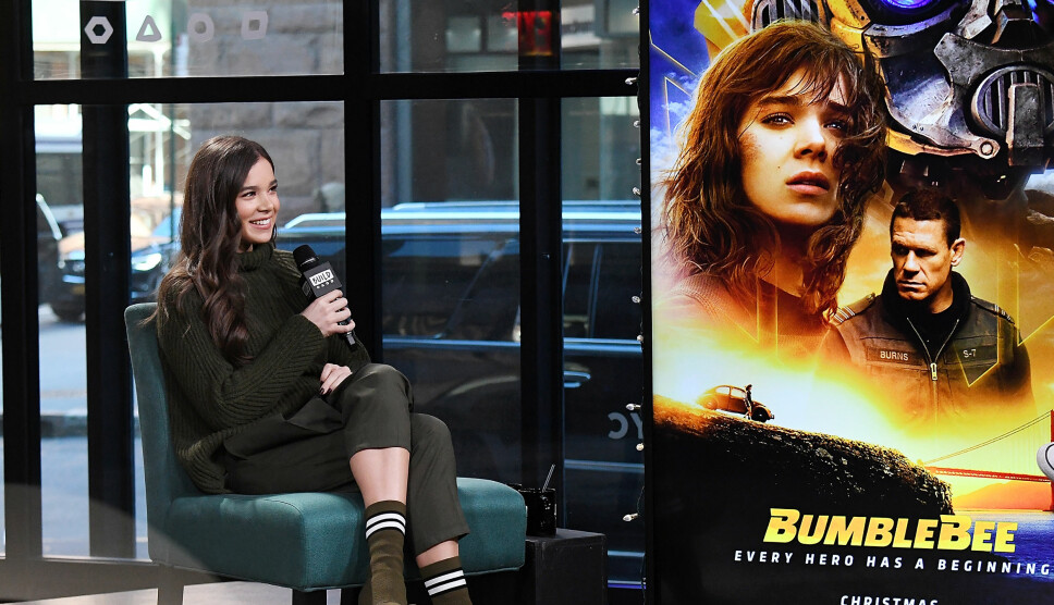 Hailee Steinfeld gjør et intervju i forbindelse med lanseringen av filmen «Bumblebee» i New York.