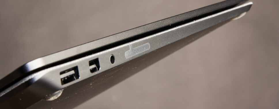 <b>LITEN OG LETT:</b> Surface Laptop 2 er både liten og lett og den har et flott design.