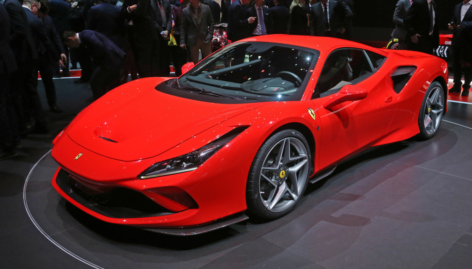 DEN RØDE: Ferrari V8 Tributo på Genève-utstillingen.