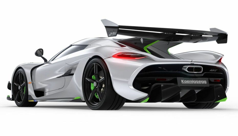 LANGBORD: Ingenting er beskjeden ved Jesko. Hekkvingen er som et langbord og gir et vanvittig marktrykk.