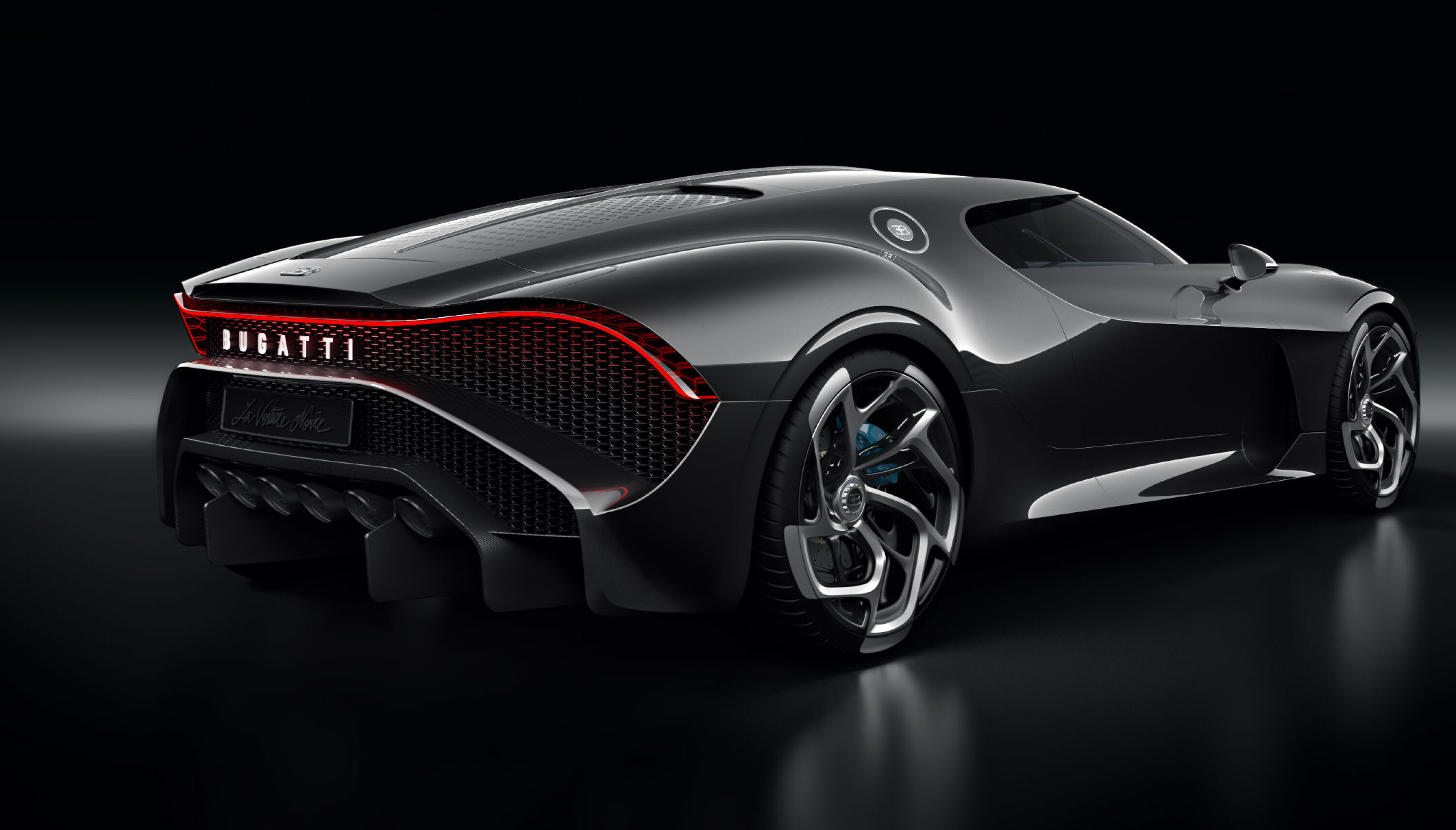 REKORDBIL: La Voiture Noire setter rekorder, også antall enderør.