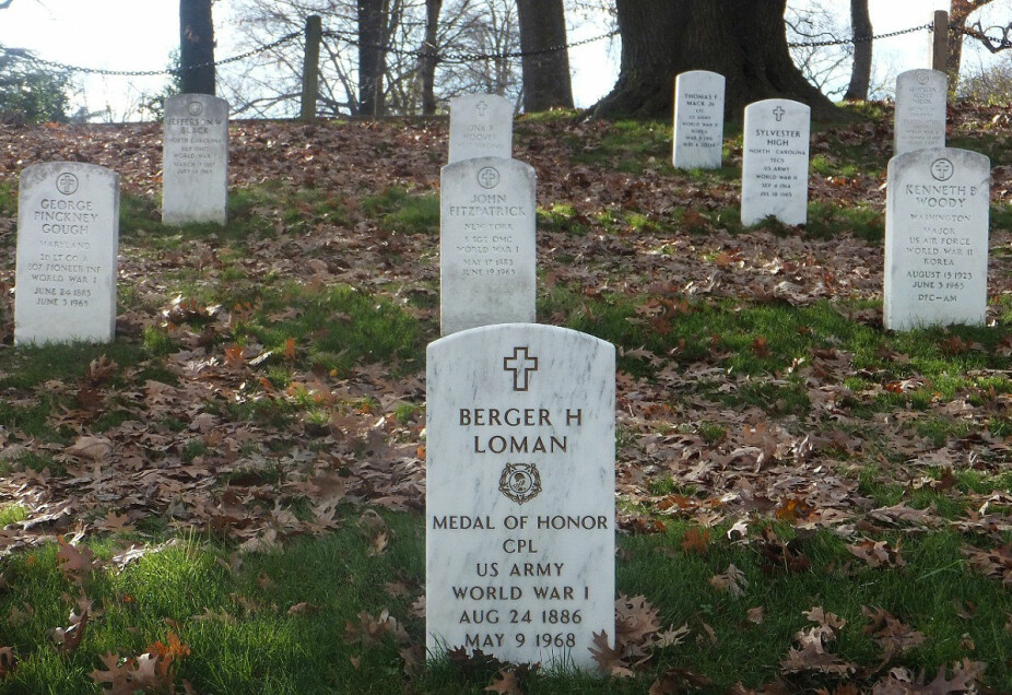 <b>SISTE HVILESTED:</b> Berger Loman døde i Florida i 1968, tre år etter intervjuet med Vi Menn. Han fikk sitt høyeste ønske oppfylt, og ble gravlagt sammen med sin kone på æreskirkegården Arlington. 