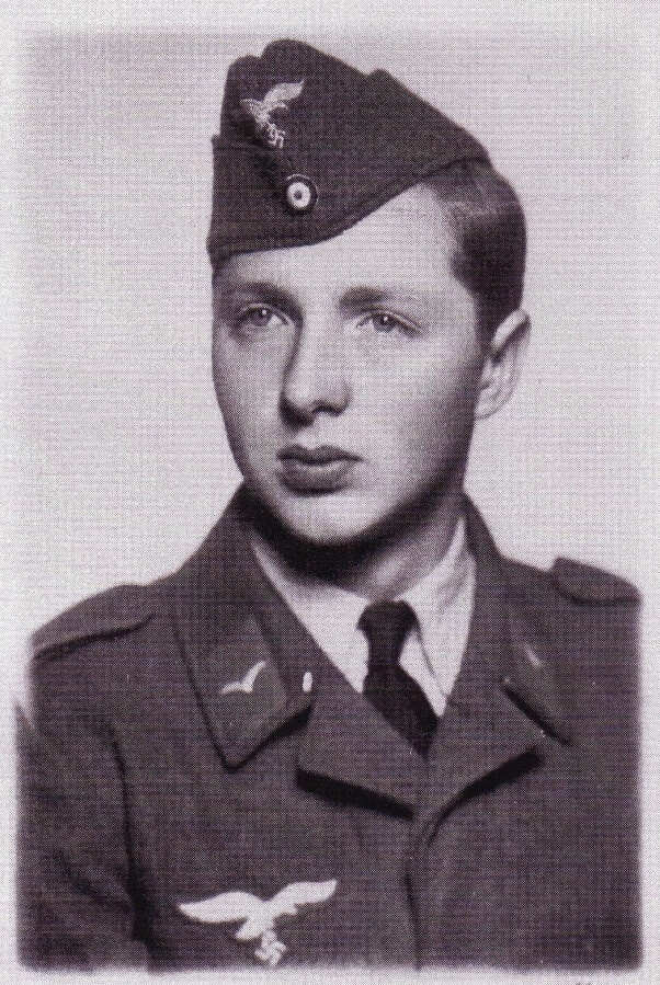 <b>R</b>olf Pedersen fra Bergen greide å bli pilot i det tyske Luftwaffe. Etterpå meldte han seg til tjeneste i Fremmedlegionen.