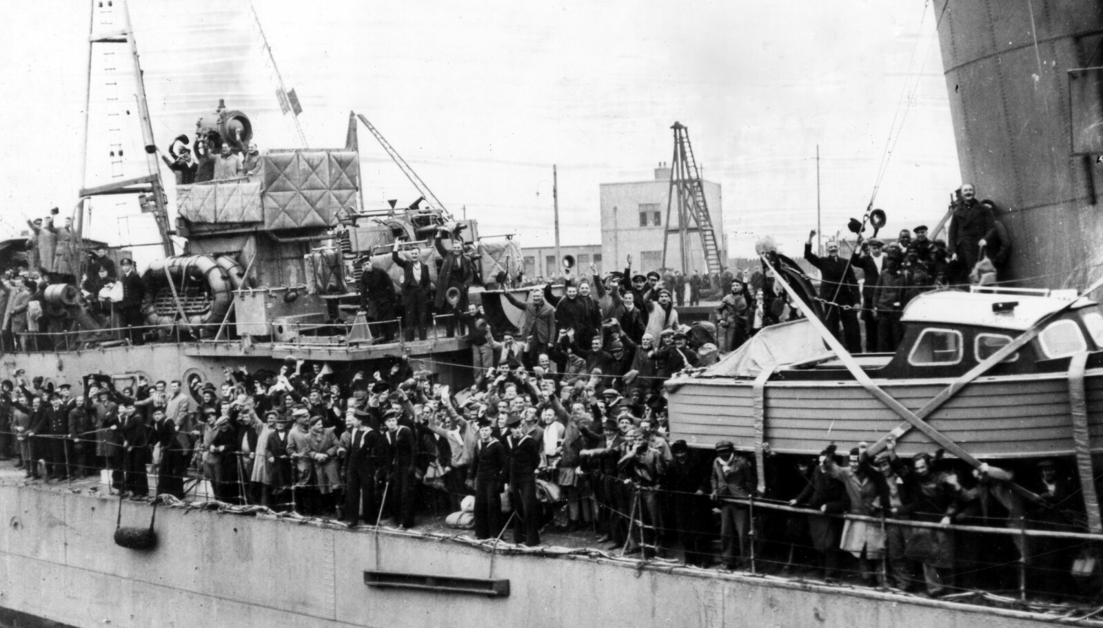 <b>COSSACK:</b> Den 18. februar 1940 kunne Cossack i triumf legge til i Edinburgh med 303 krigsfanger fra Altmark ombord.