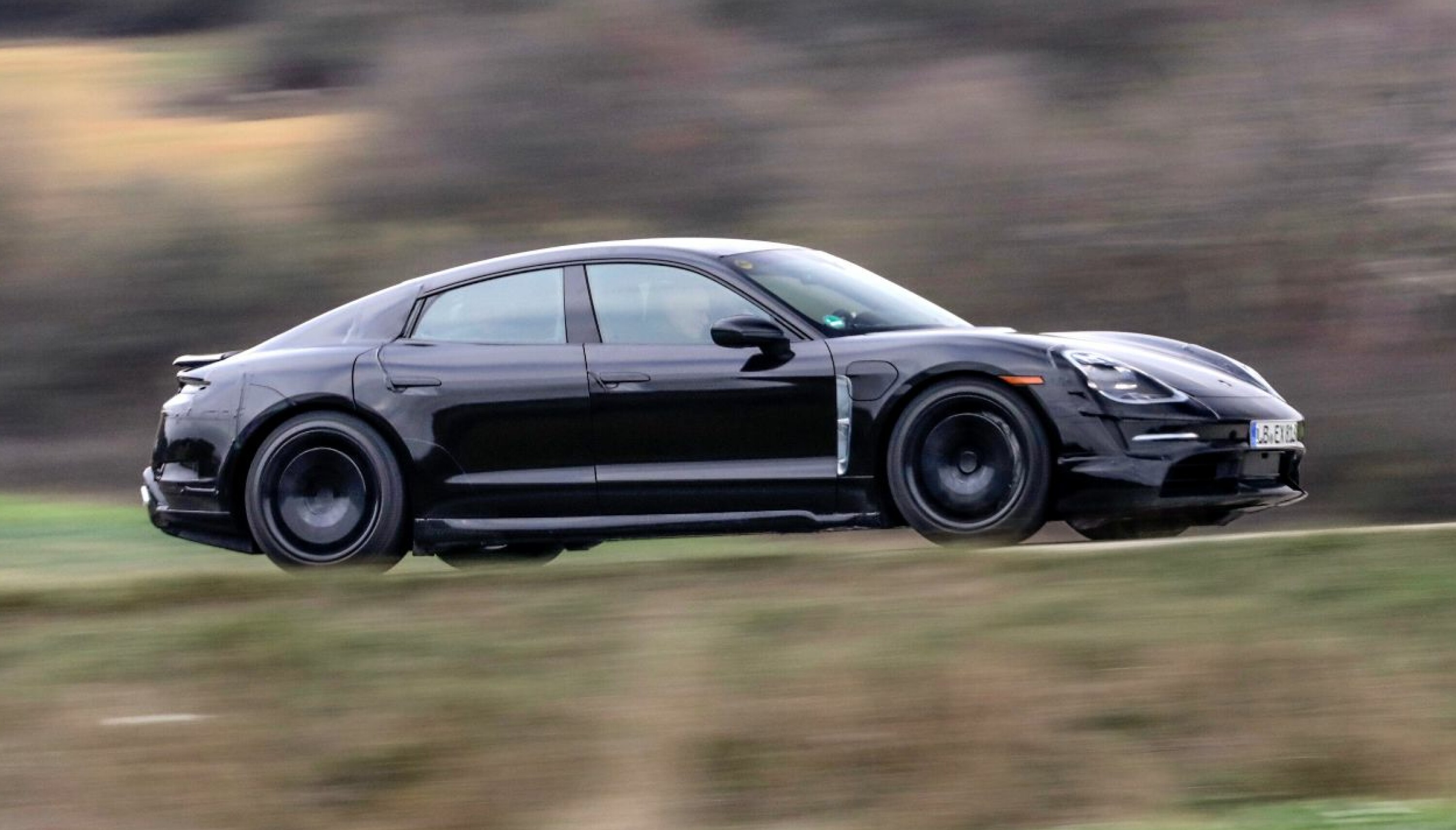 SENT 2019: Den produksjonsklare versjonen av Porsche Taycan vil bli vist senere i år.