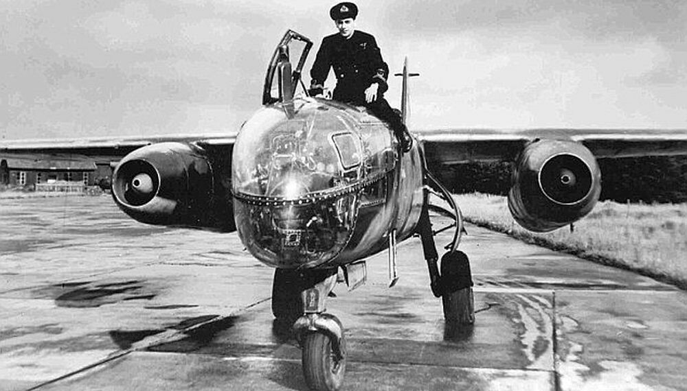 LEGENDE: Erik "Winkle" Brown var RAFs fremste testpilot og fløy Arado 234 fra Sola til England. Brown fløy totalt 487 forskjellige flytyper, flere enn noen andre.
