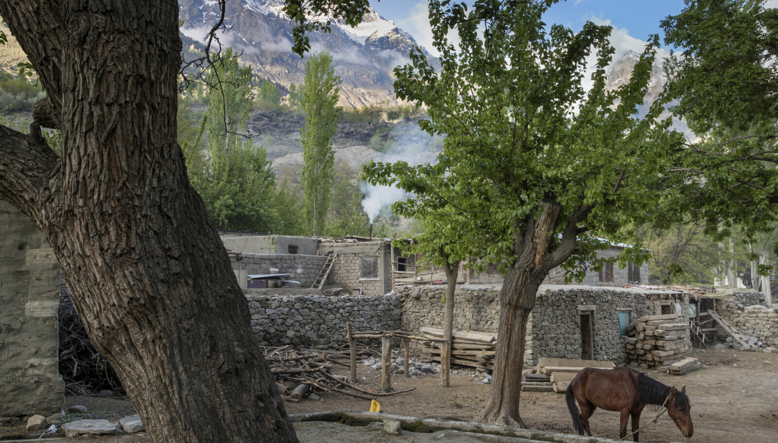 <b>AVSIDES:</b>  Landsbyen Mendi, hvor Raja Mansoor Ali Khan regjerer, ligger avsides til omtrent 2000 moh i en krok av Karakoramfjellene.