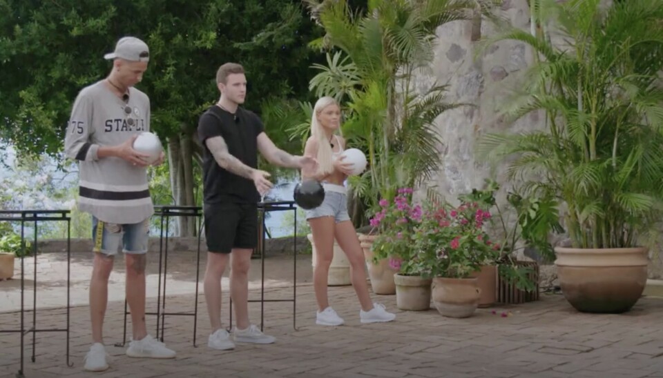 Floyd slipper kula for å sikre seg selv under ukens parsermoni.