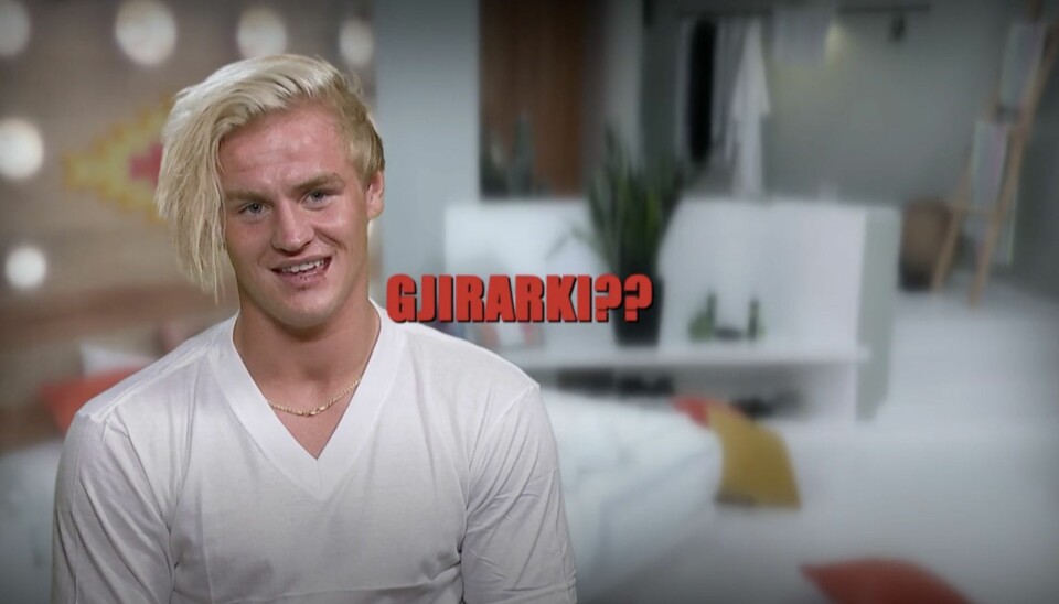 ORDSMED: Henrik får utvidet sitt vokabular under innspillingen.