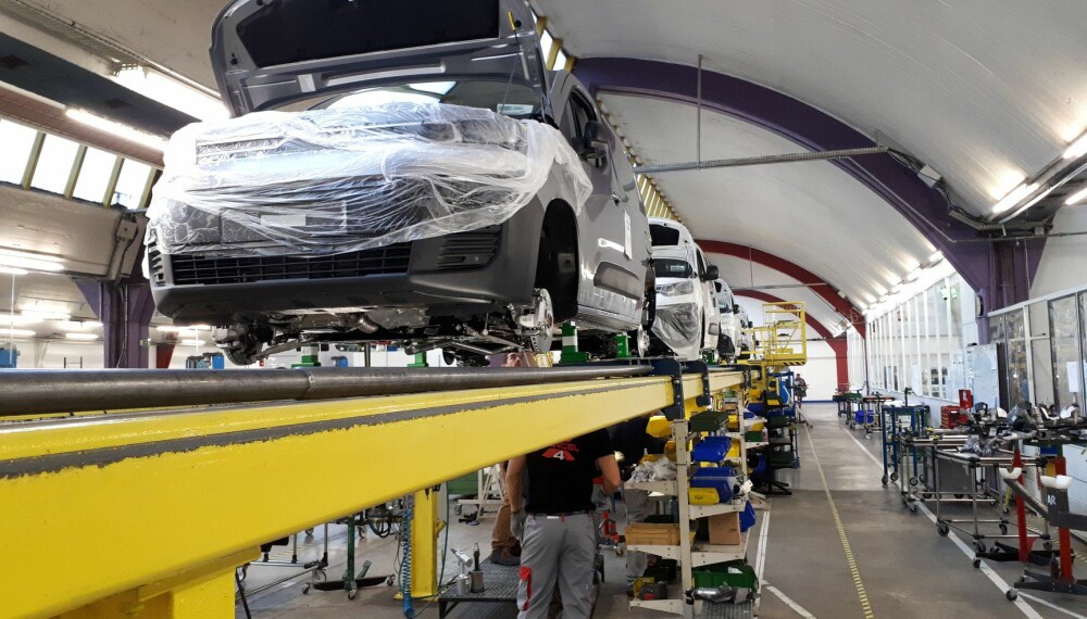 BYGGES OM: Ved Automobiles Dangel bygges Proace om til firehjulstrekker.