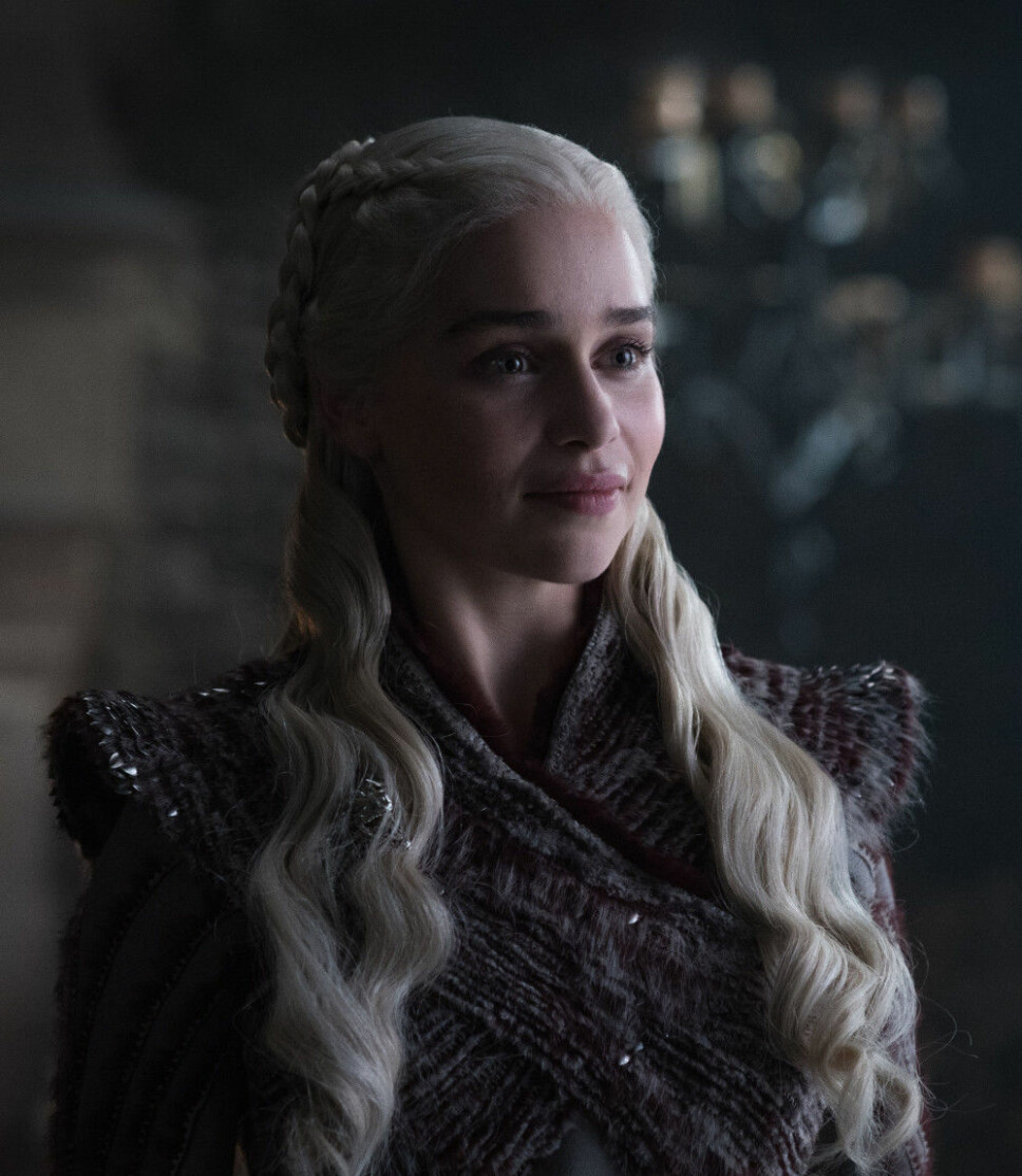 SISTE SESONG: Emilia Clarke i rollen som Daenerys Targaryen på et promobilde for sesong åtte av «Game of Thrones».