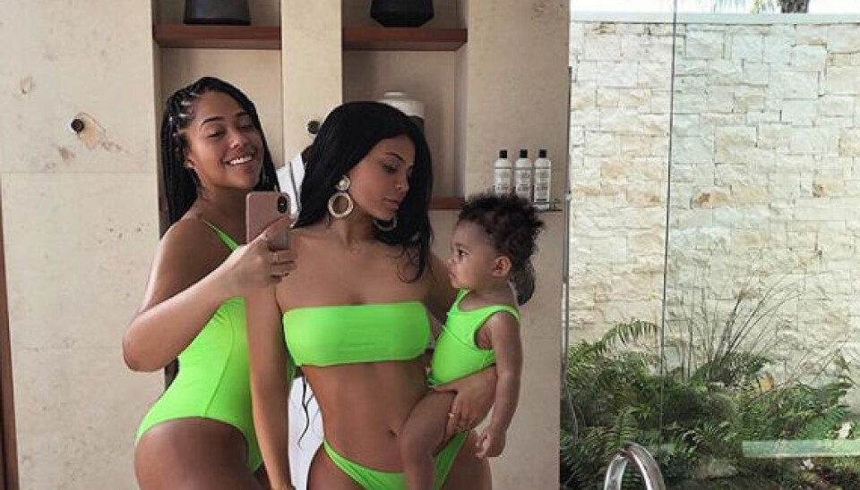 TIL VANLIG: Jordyn og Kylie (og lille Stormi) slik vi er vant til å se dem.