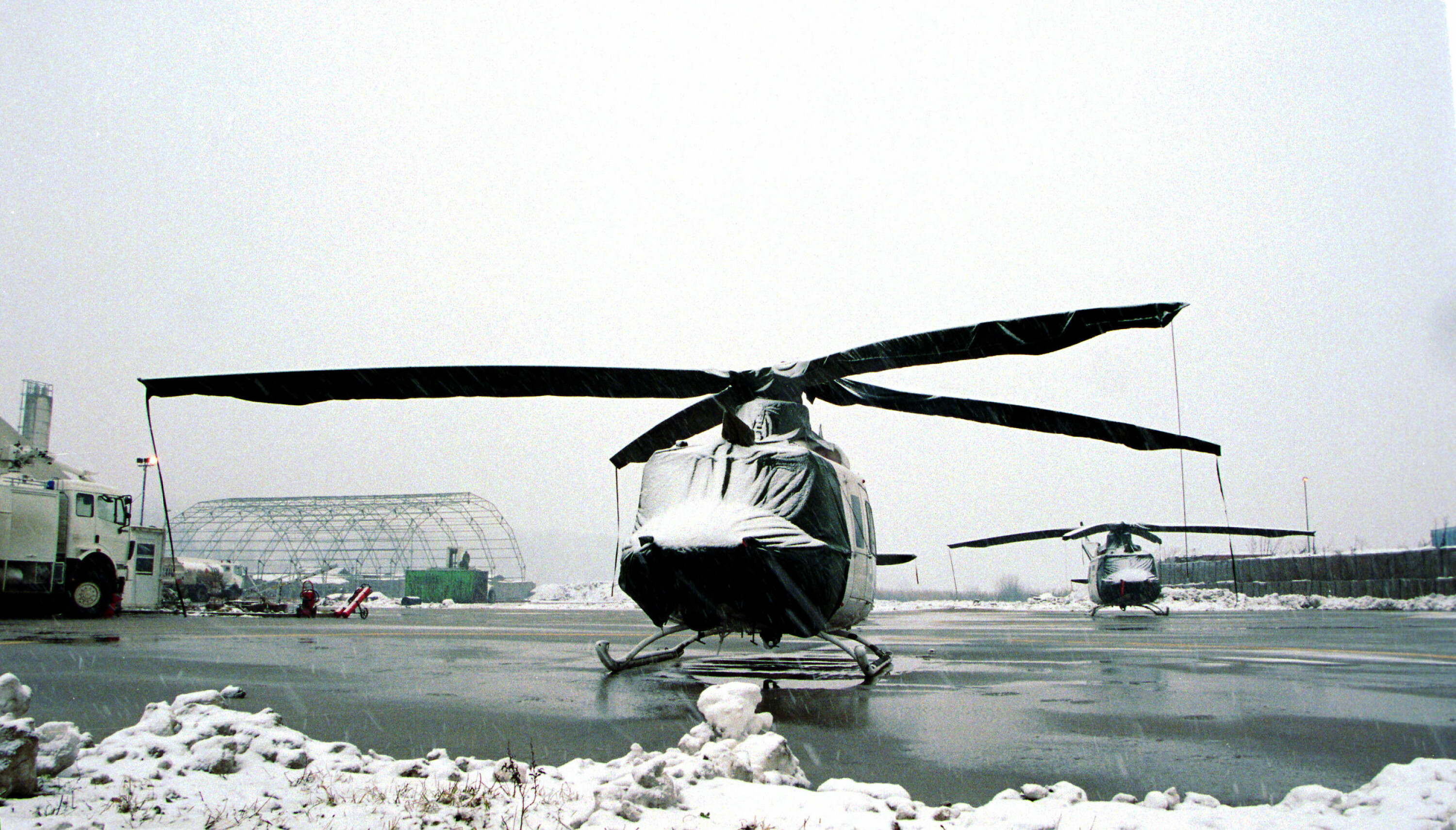 TØFFE VÆRFORHOLD: De norske pilotene hadde god nytte av trening i å fly under tøffe værforhold i Nord-Norge. Værforholdene i Bosnia var også utfordrende.