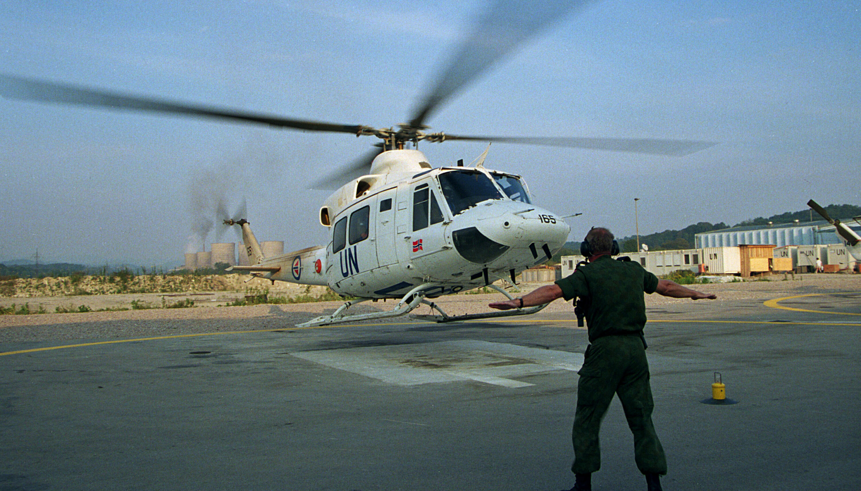 UREDDE OG DYKTIGE: Det norske helikopterbidraget til UNPROFOR løste flere kompliserte og risikofylte oppdrag i Bosnia-Herzegovina.