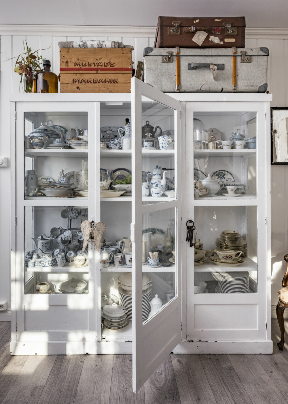 FRA FINN:NO: Dette store, flotte skapet fant Katrine på Finn en sen kveld. Hun spurte Håkon pent om de ikke kunne kjøre å hente det. Det han da ikke visste, var at de måtte helt til Ålesund. FRA FINN:NO: Dette store, flotte skapet fant Katrine på Finn en sen kveld. Hun spurte Håkon pent om de ikke kunne kjøre å hente det. Det han da ikke visste, var at de måtte helt til Ålesund.